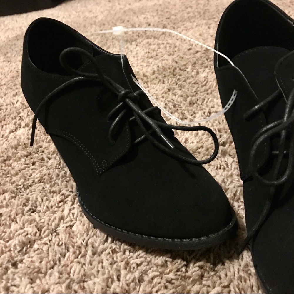 💋SOLD! NEW Black Suede Heeled Booties size 8M - Picture 5 of 6
